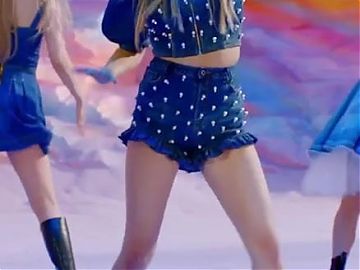 Heres Jeongyeon Showing Off Her Legs Again