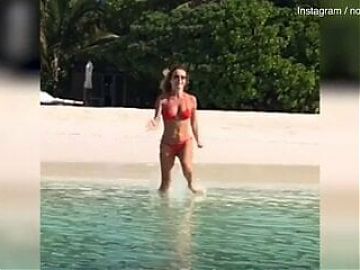 Amanda Holden running in bikini Baywatch style