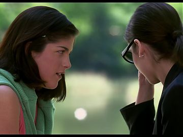 Selma Blair and Sarah Michelle Gellar – Hot Lesbian Kiss 4K