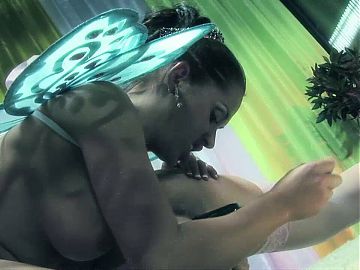Elle Brooke and Kaia Kane masturbate