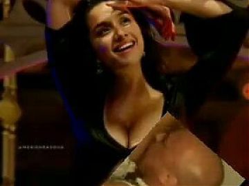 Shraddha Kapoor – sex story with navel kiss