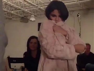 SELENA GOMEZ WOULD BE A FUCKING HOT STRIPPER !!!!!!