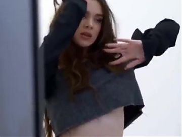Hailee steinfeld sexy body 