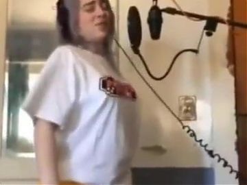 Bounce them titties Billie!