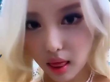 Make Way For MOMOLANDs Resident Cum Dumpster, AhIn
