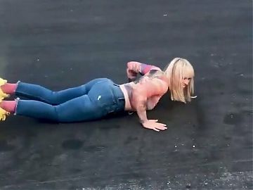Natasha Bedingfield – ass shaking loop