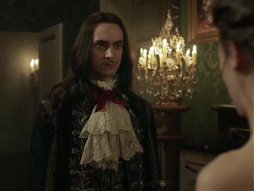 Anna Brewster - Versailles s02e01 (2017)